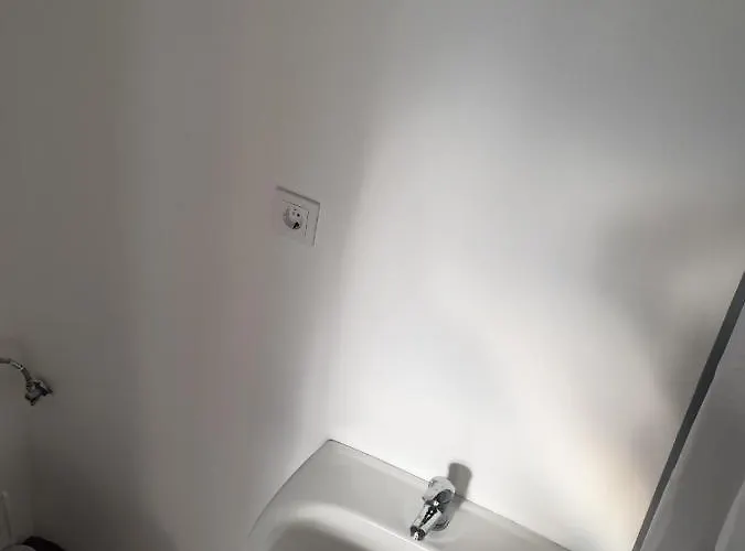 Ostello Casa Vale Ecotainer Lisbona