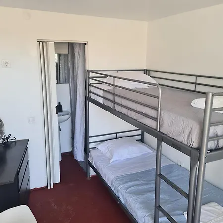 Casa Vale Ecotainer Hostel *