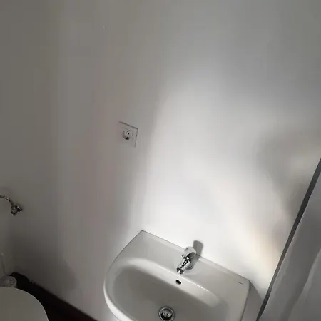 Hostel Casa Vale Ecotainer Lisbon