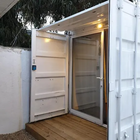 Casa Vale Ecotainer Hostel