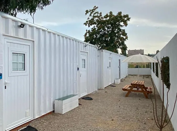 Casa Vale Ecotainer Hostel