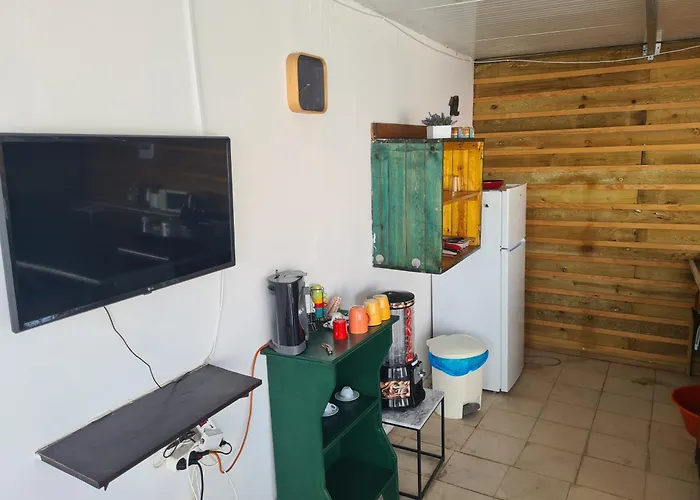 Casa Vale Ecotainer Hostel Lisbon